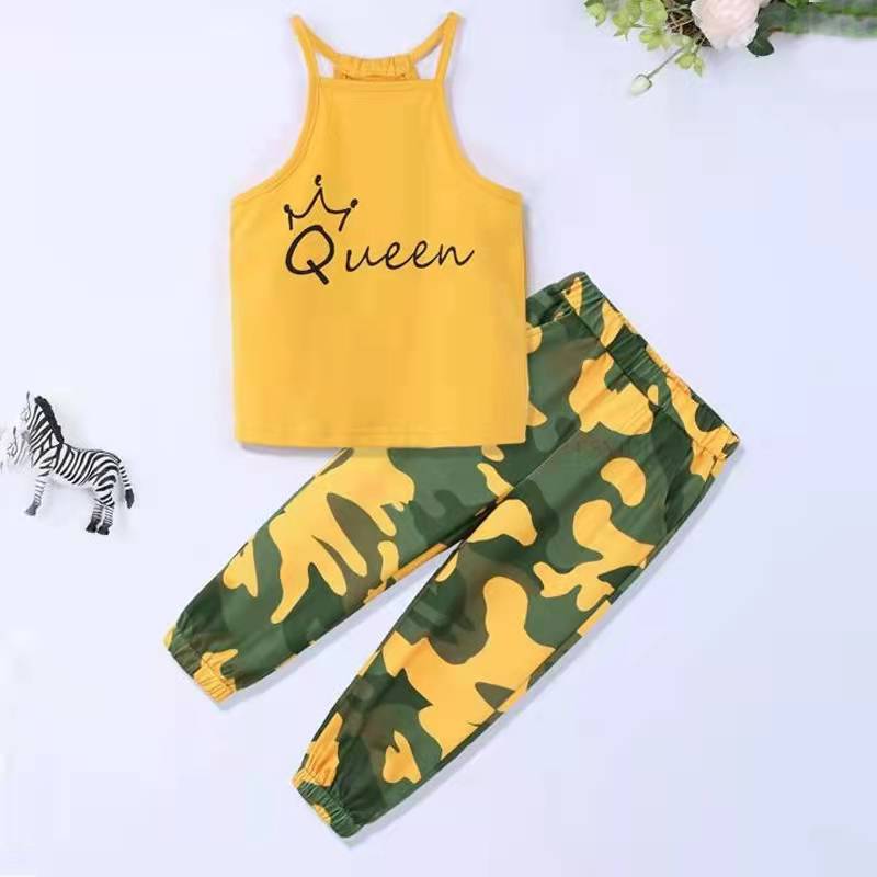 Toppur og buxur með kórónuprenti