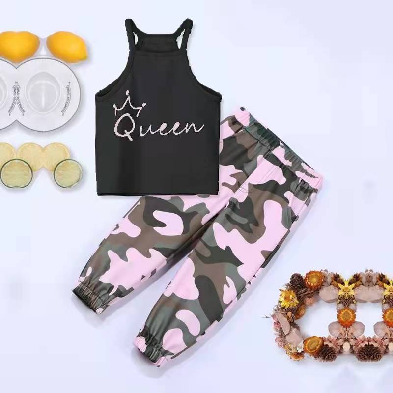 Toppur og buxur með kórónuprenti